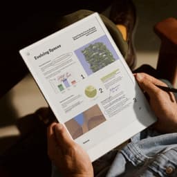 reMarkable Paper Pro met Marker Plus en Bruine Magnetische Hoes - digitaal notitieblok — thumbnail 6
