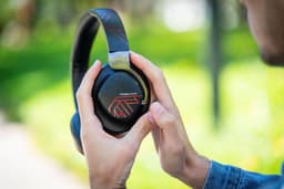 PowerLocus MoonFly Koptelefoon Over-Ear met Active Noise Cancelling, Draadloze Hoofdtelefoon, Voice Assistant Activation - Zwart/Rood — thumbnail 10