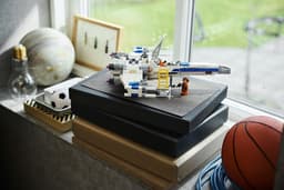 LEGO Star Wars New Republic X-Wing Starfighter™ - 75460 — thumbnail 9